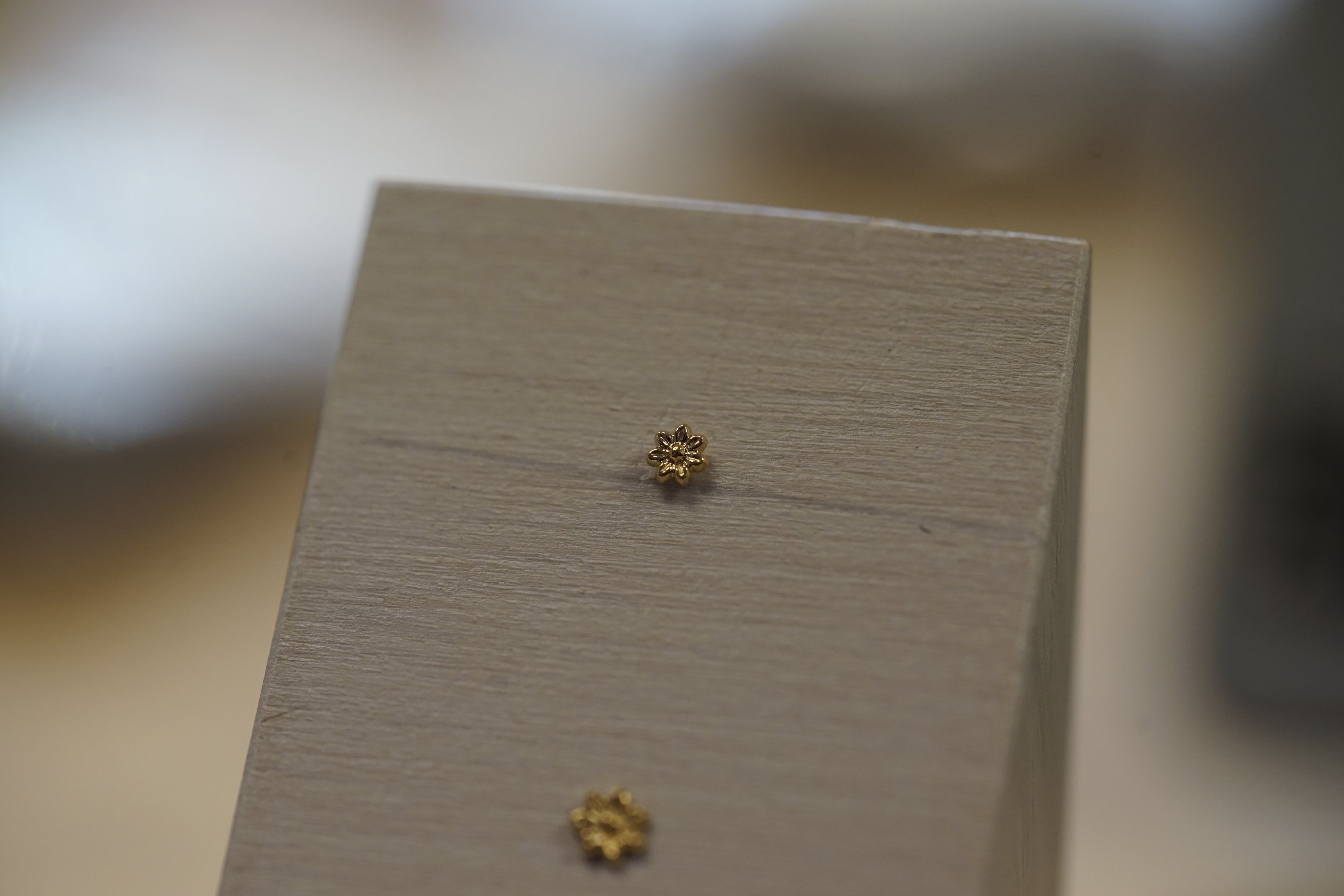 18k Gold Flower End