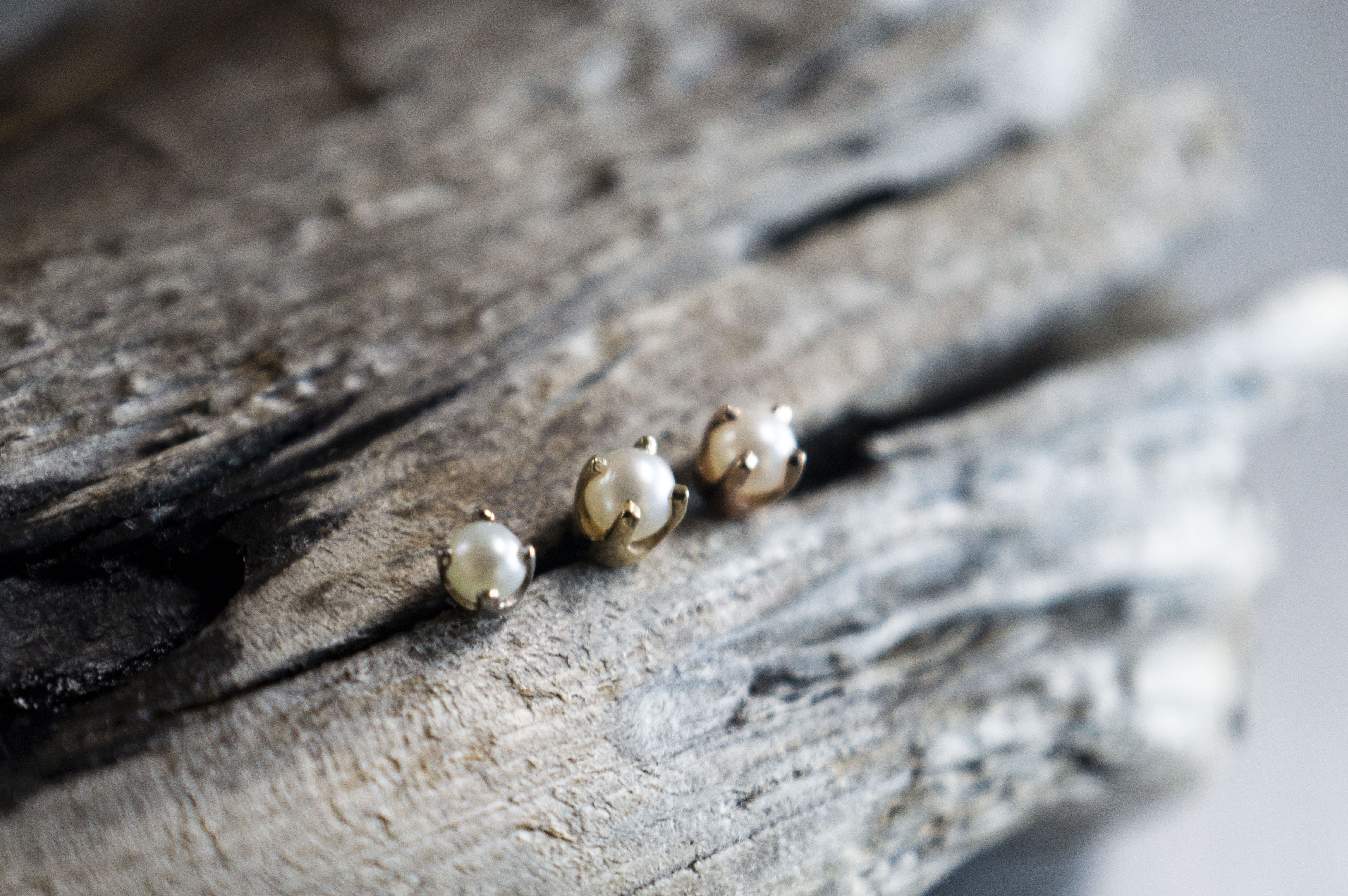 Prong Set Pearl