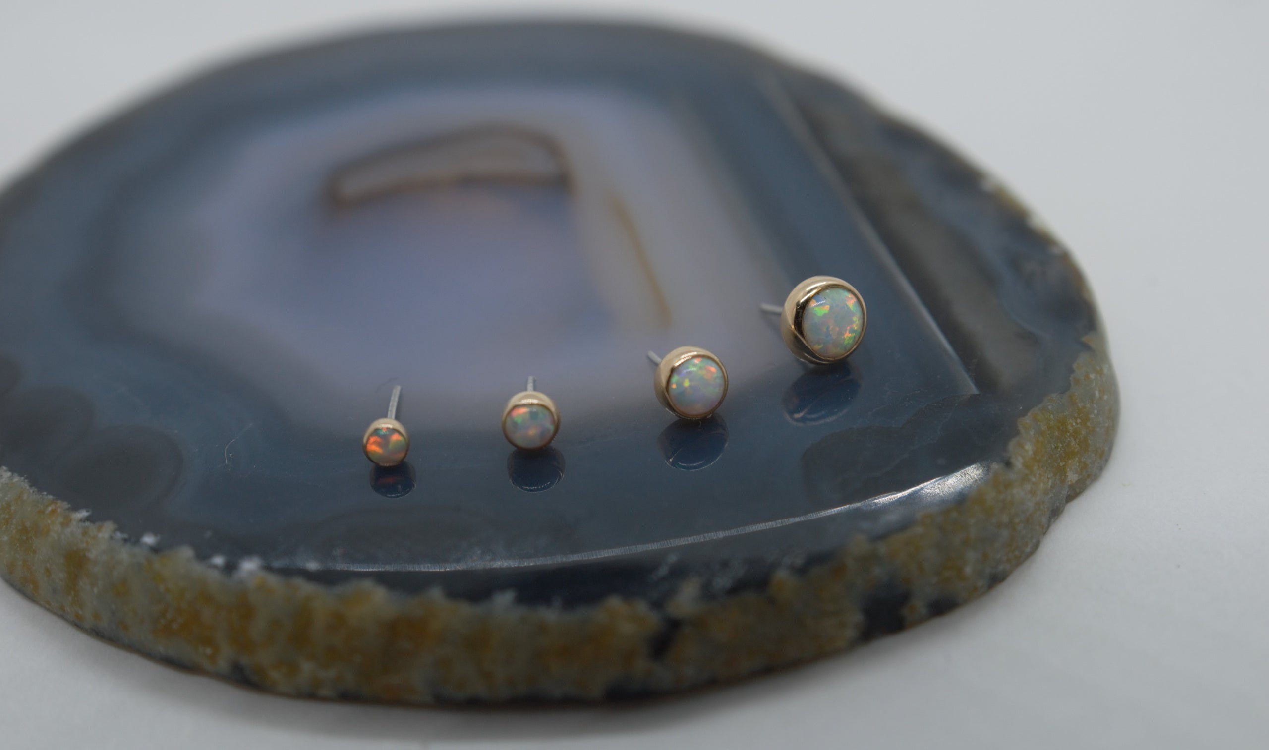 Gold Cabochon (Threaded)
